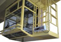 Duży ekran na moście dźwigowym